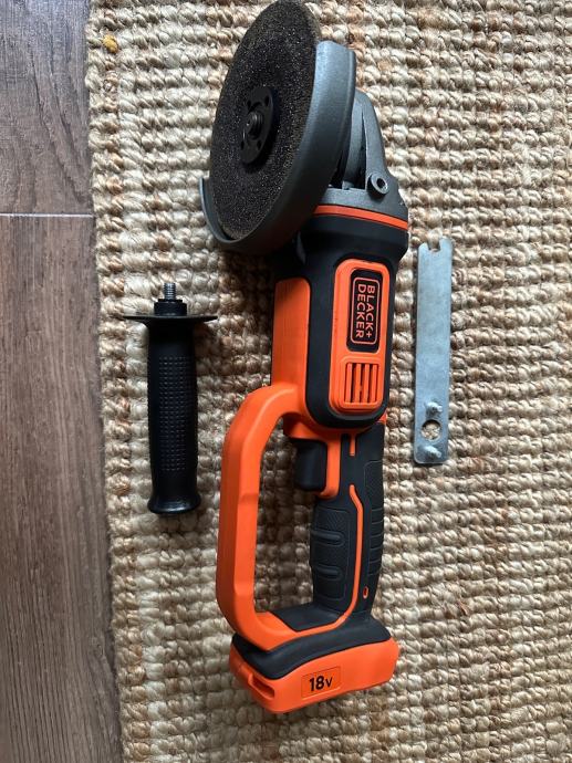 Black&Decker  akumulatorski kotni brusilnik BCG720