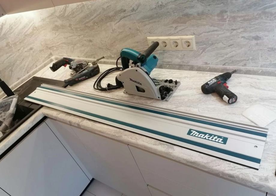 Krožna žaga Makita SP6000J + vodilo