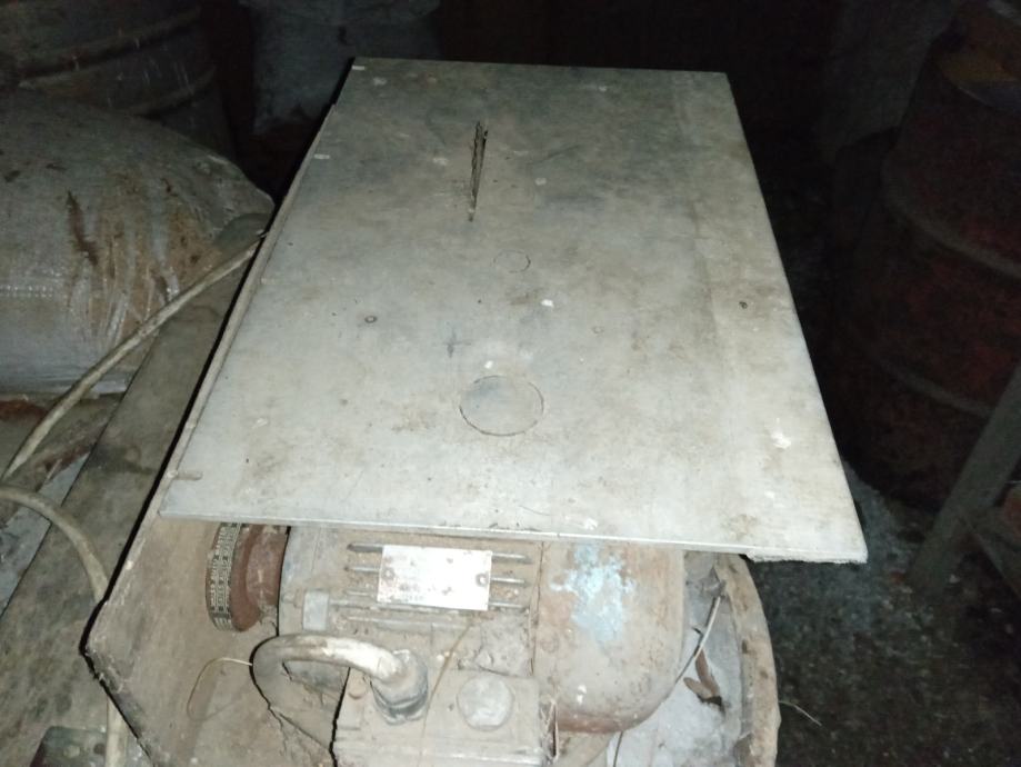 Krožna žaga premera 12 cm motor 0,55 KW