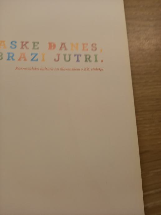 MASKE DANES, OBRAZI JUTRI  12€