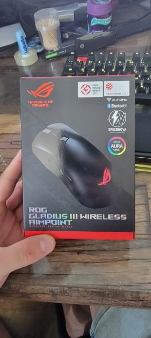 ASUS Rog Gladius III Wireless AimPoint miška + Wireless charging pad