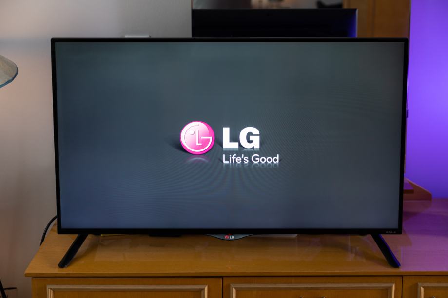 LG UHD TV 43 inch UM7340