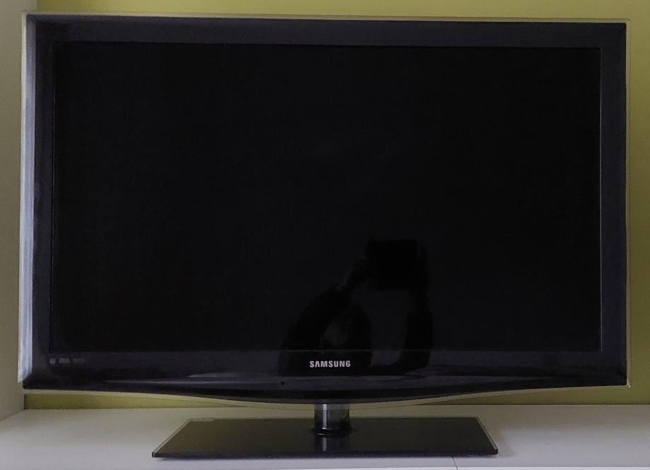 Prodam televizor SAMSUNG LE40B650T2W