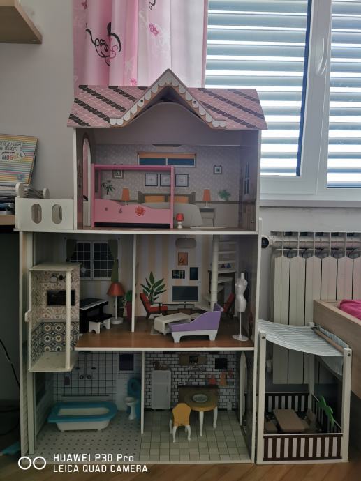Barbie hiška velikost 120x104 cm
