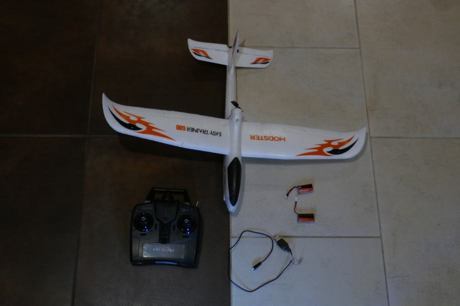 Letalo easy trainer 600 modster