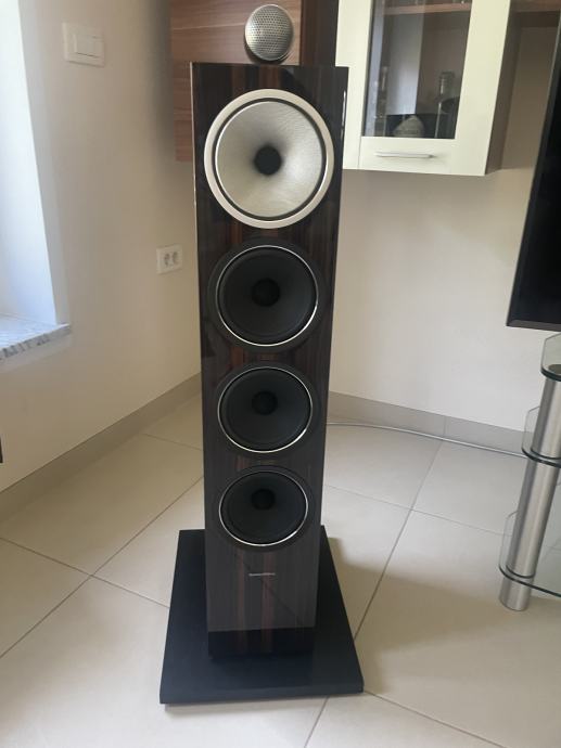 Bowers & Wilkins 702 signature