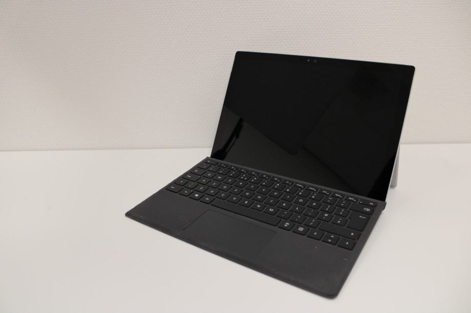 Microsoft Surface Pro 5 - 128GB SSD/4GB Ram/m3 core - NOVA BATERIJA