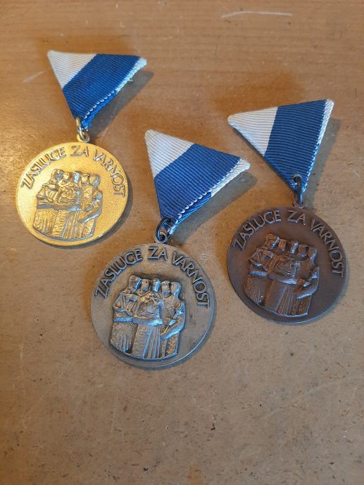 Policija medalje cena za kos , komplet 3 medalij 60 eur