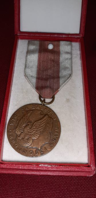 WW2 POLJSKA  SPOMINSKA  MEDALJA  V  ŠKATLI