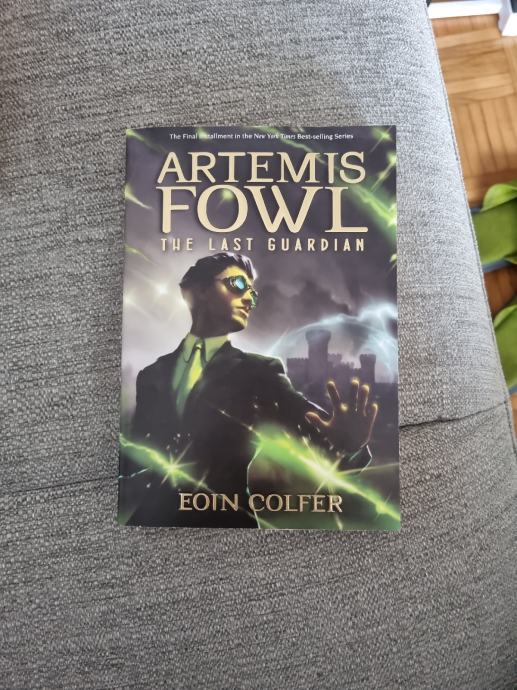 Eoin Colfer, Artemis Fowl: The Last Guardian, Mehka Vezava, Angleška