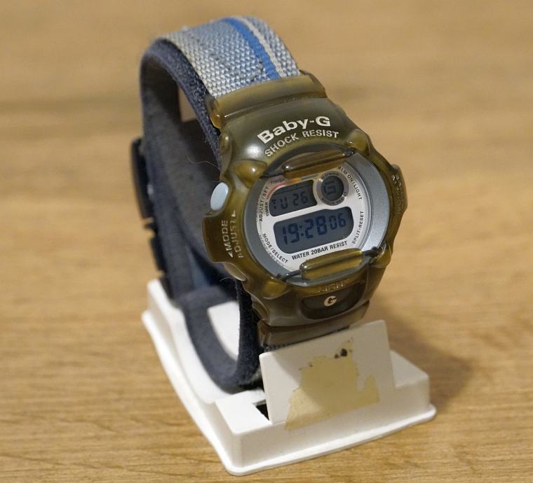 Casio Baby-G digitalna ročna ura (BGX-111)