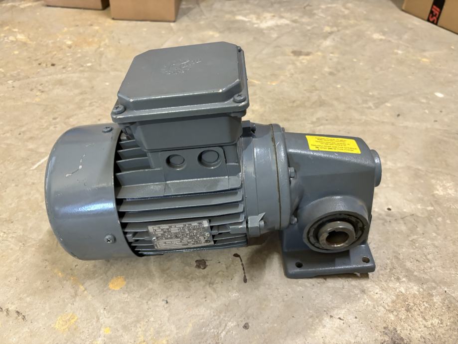 Prodam el. motor 0.55kW z reduktorjem