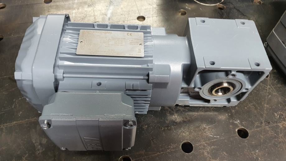 SEW-EURODRIVE WA20 DRN71M4 motor z reduktorjem 0,37kw