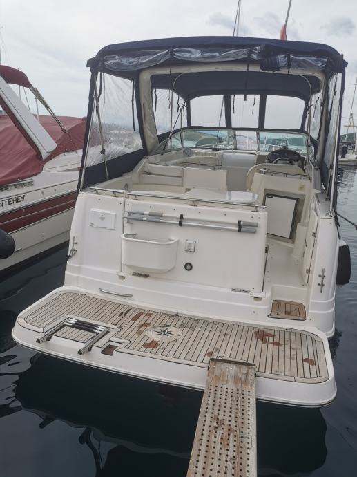 MOTORNI ČOLN RINKER FIESTA VEE 270