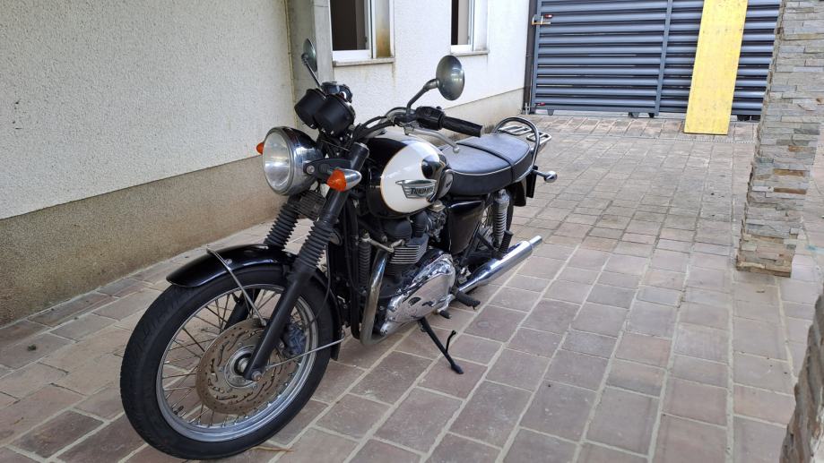 Triumph Bonneville T100 (Letnik 2011 ; 5000km), 2011 l.