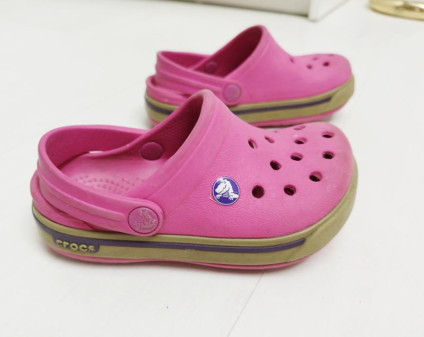 CROCS št. 22 - 24 ( 6 / 7 ) natikači crocse original KOT NOVI