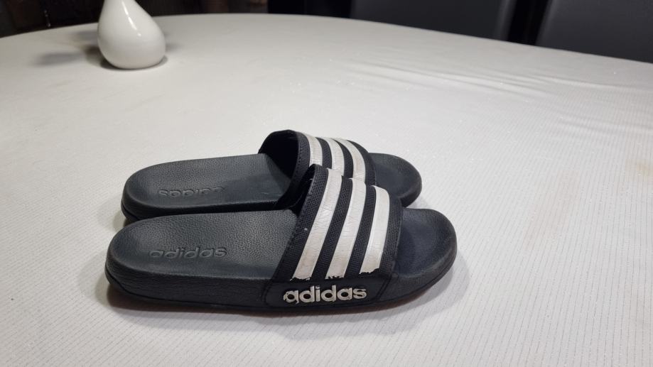 Fantovski natikači Adidas številka 36, modri