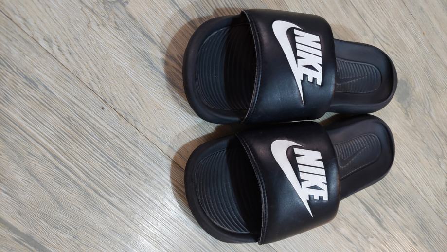 Nike VICTORI ONE SLIDE, natikači m.poletje, črna štev. 40