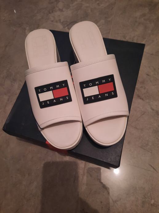 Novi natikaci tommy hilfiger st.39