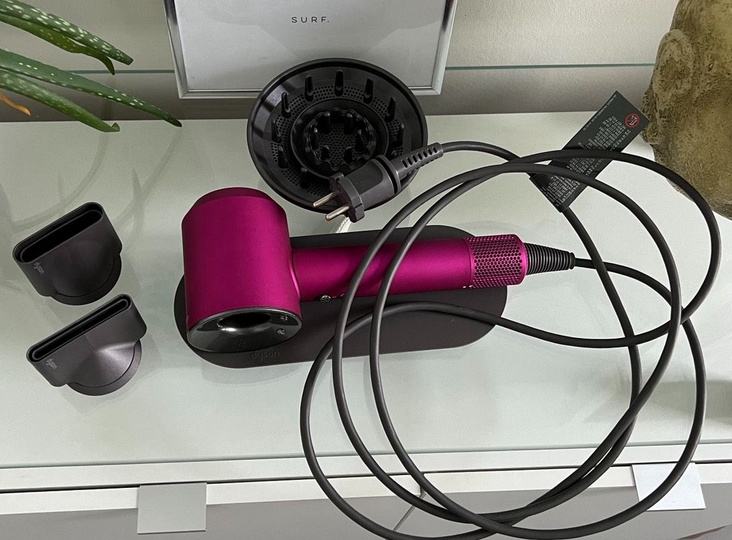 Dyson Supersonic sušilnik za lase s tremi nastavki zaščitno podlago