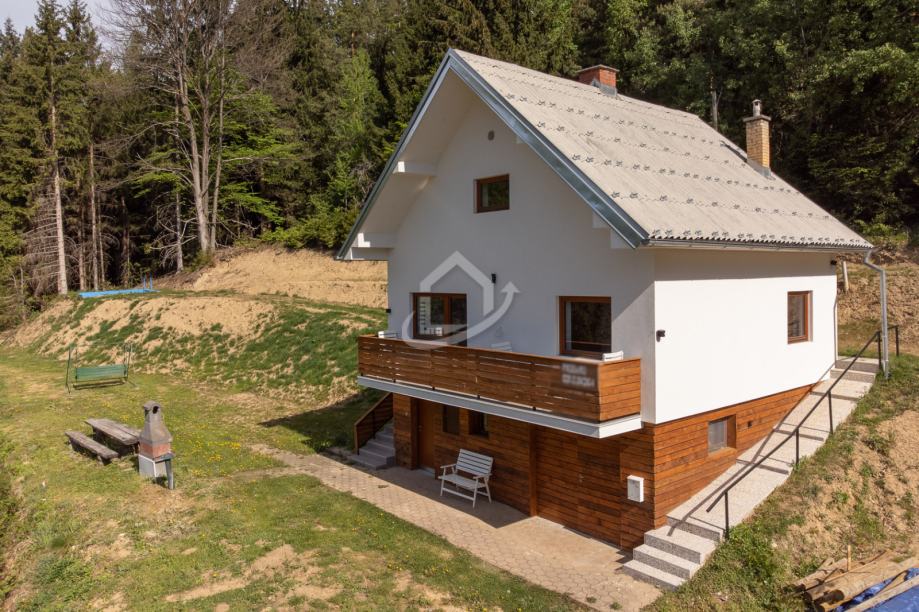 Hiša (200 m2) na Hočkem Pohorju s 779m2 parcelama - INVESTICIJA (prodaja)