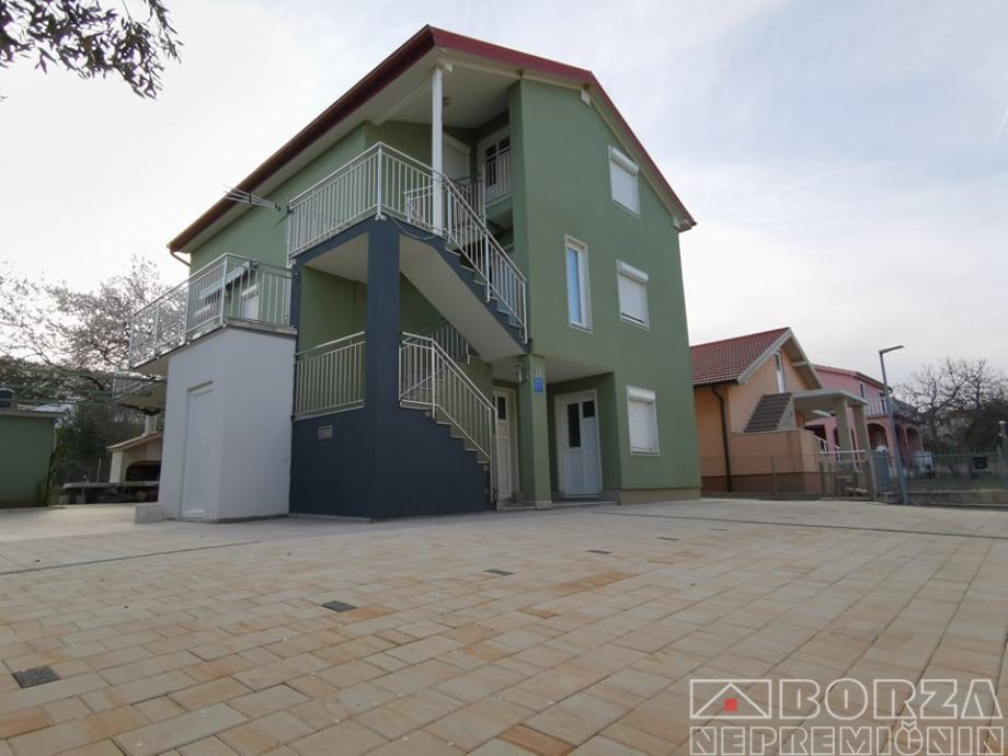 Hiša, Samostojna, Hrvaška, Šibenik, Bilice, 200 m od morja, 280 m2 (prodaja)