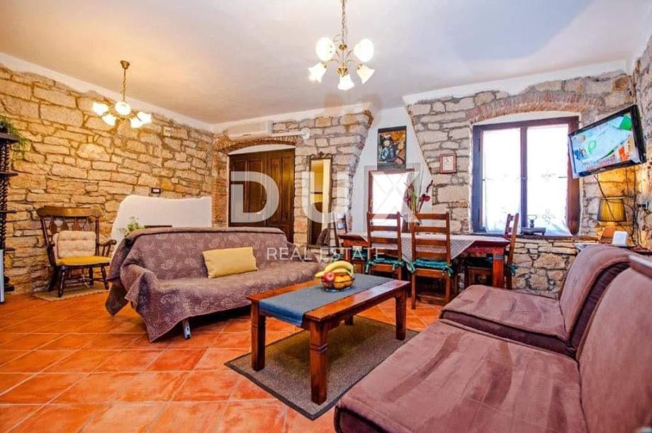 ISTRA, ROVINJ - Apartma v središču mesta 70 metrov od morja! (prodaja)