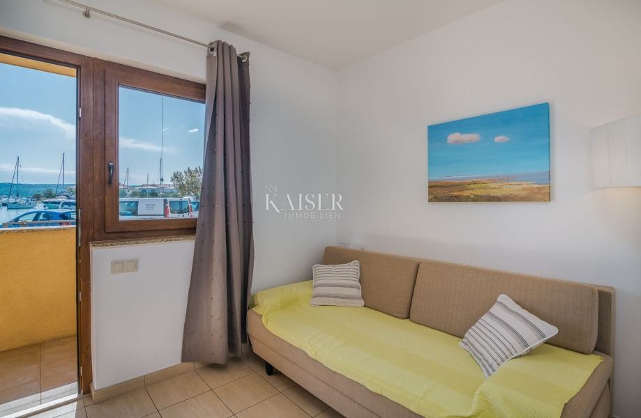 Klimno, otok Krk - apartma 48m2, 1. red do morja