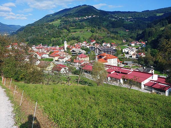 KUPIM GARSONJERO CERKNO ALI IDRIJA (prodaja)