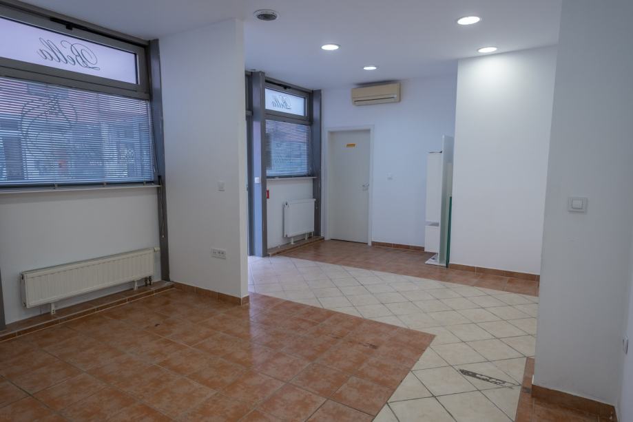 Ulični lokal, salon, poslovni prostor: Ptuj, Rabelčja vas 28 m2 (oddaja)