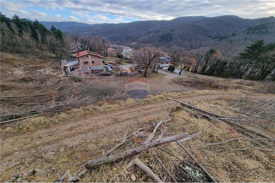 LOZICE - ZAZIDLJIVO ZEMLJIŠČE 1000 m2