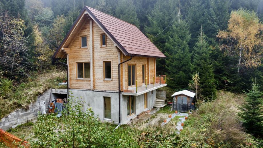 Nedokončan počitniški objekt na Slivniškem Pohorju, tik pod Arehom (prodaja)