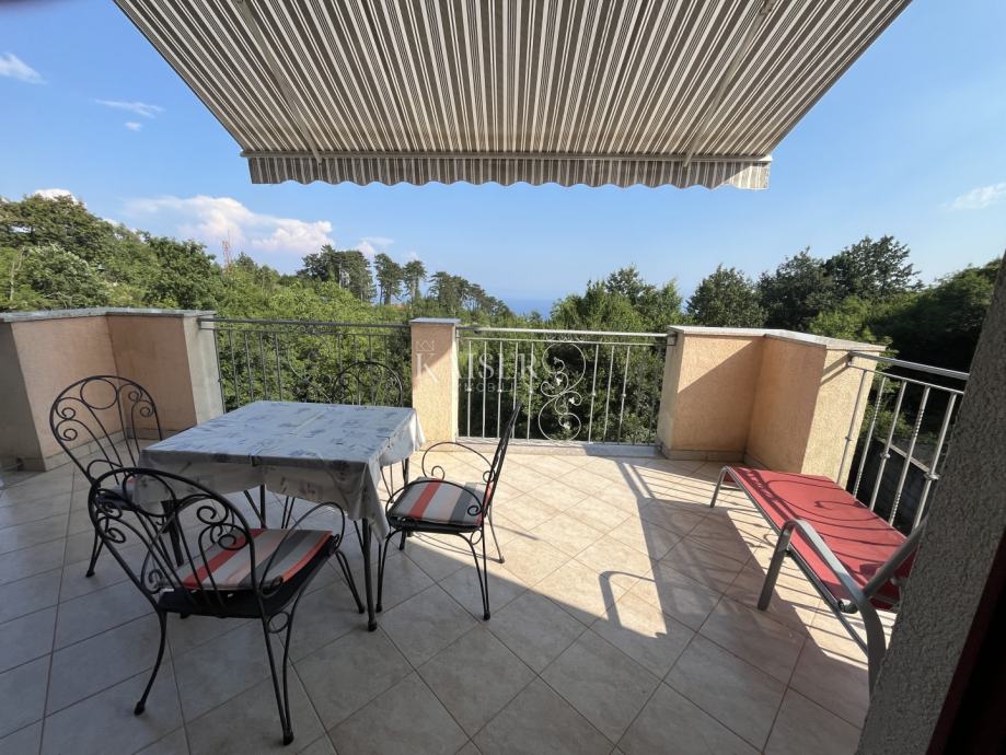 Opatija, Veprinac - Hiša z dvema apartmajema 400 m2 s pogledom na morj (prodaja)