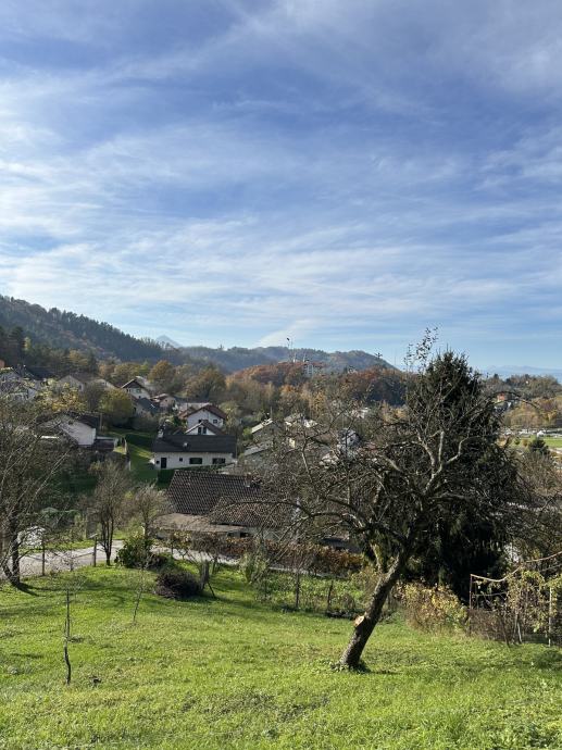 UGODNO PRODAMO ZAZIDLJIVO GRADBENO PARCELO, 2,5km iz centra, 1000 m2