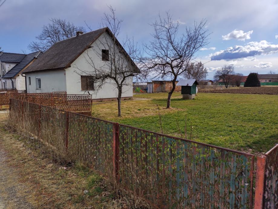 Podova, 2774 m2 gradbene parcele s hišo in uporabnim dovoljenjem