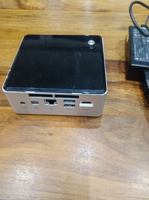 INTEL NUC5i3RYH, i3-5010U, 4Gb RAM, 128Gb SSD, mini HDMI izhod