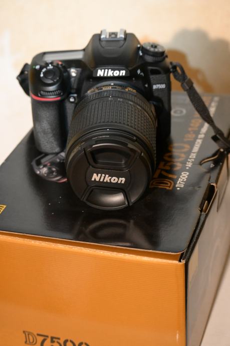 NIKON  D7500