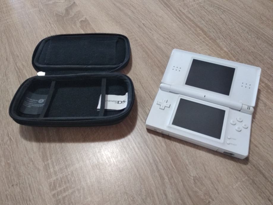 Nintendo DS lite + R4 kartico in s Pokemon torbico