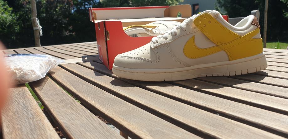 Nike dunk low LX banana