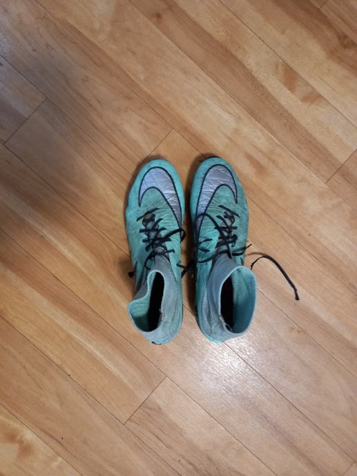 Nogometni čevlji - kopačke Nike št. 42 UK 7.5