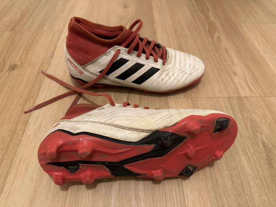 Prodam bele otroške nogometne čevlje ADIDAS PREDATOR 37,5