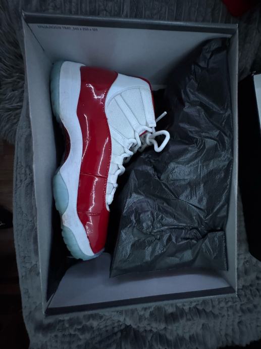 Jordan 11 retro (2022 cherry red) redki