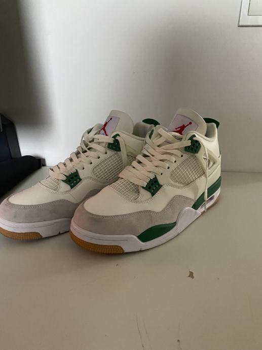 Jordan 4 Retro SB Pine Green