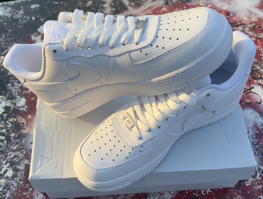 Nike Air Force 1 Low št. 41