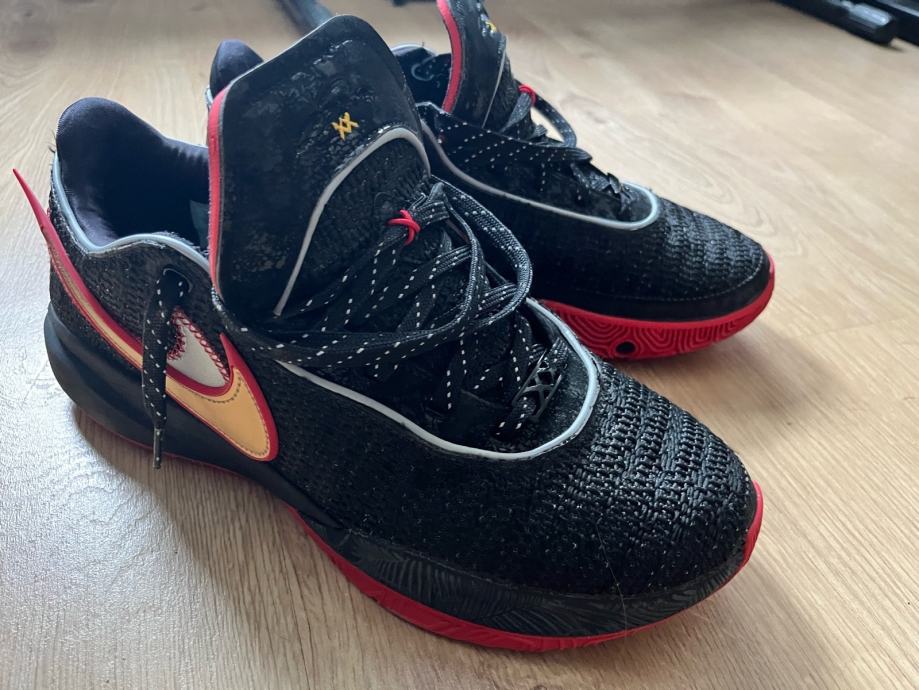 Prodam Nike Lebron XX (številka 44)