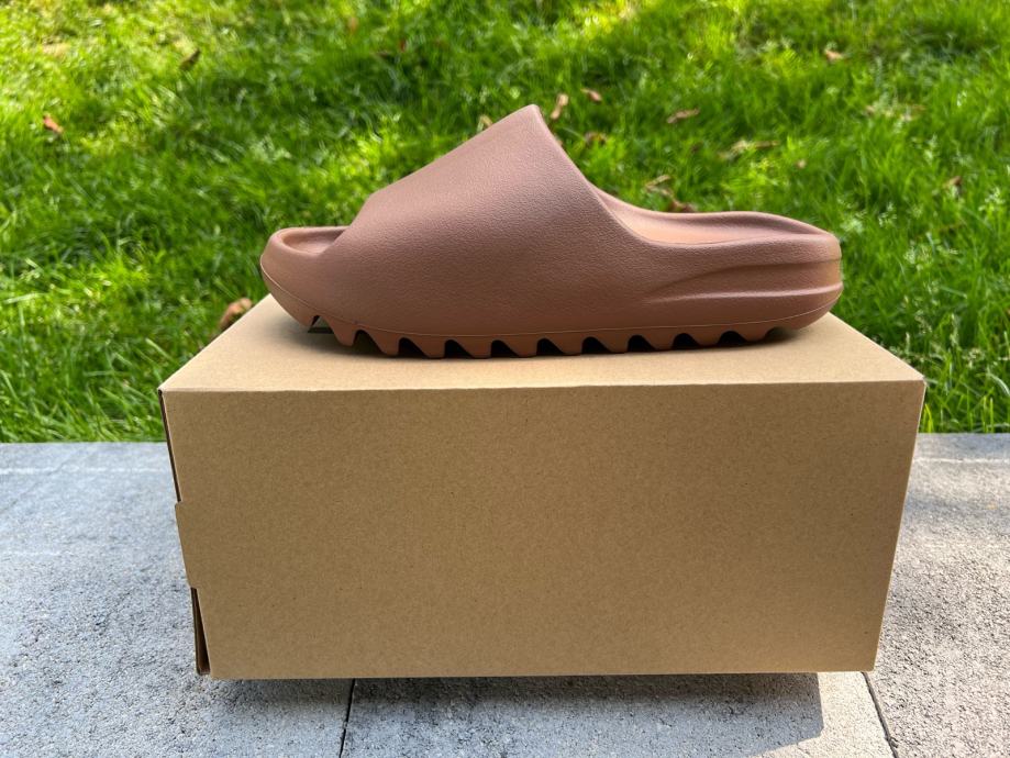 Yeezy slide flax