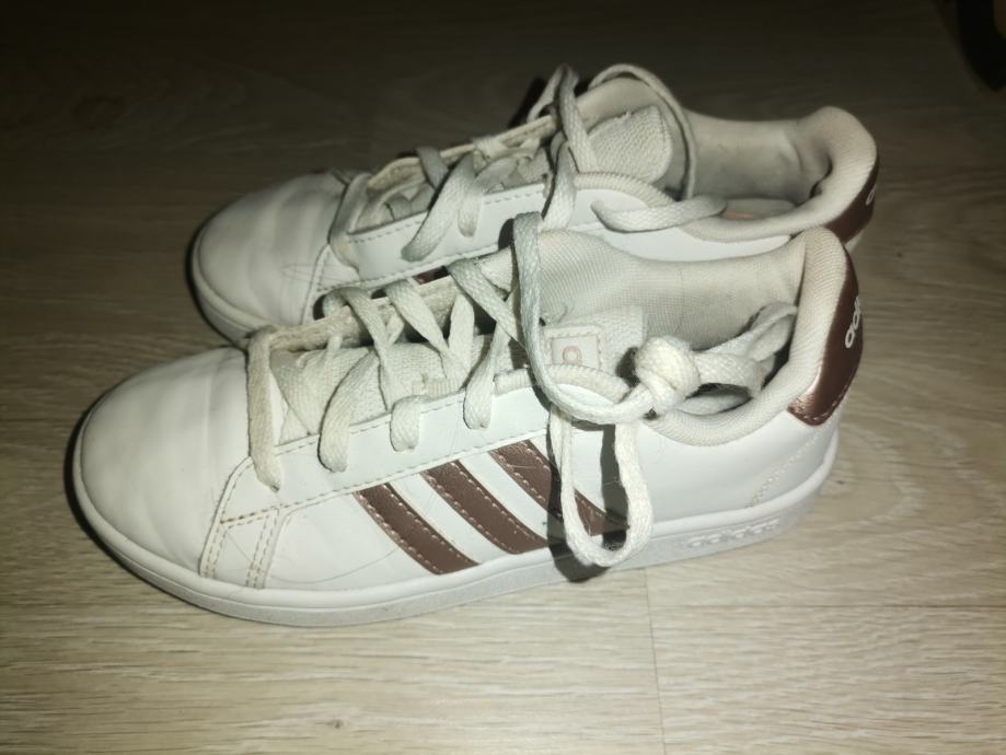 Adidas sportni copati - dekliski st. 32