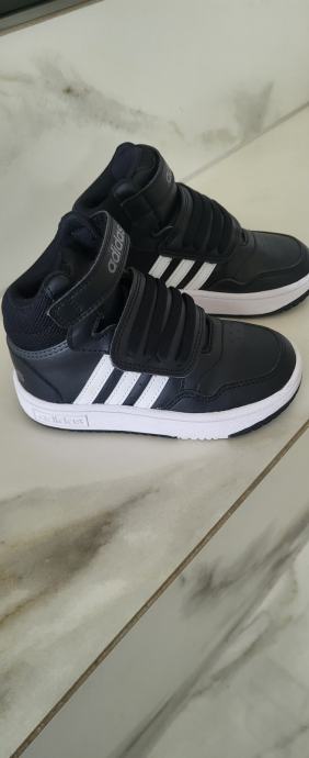 Adidas nove visoke superge crne barve vel.26 cenq 40evr