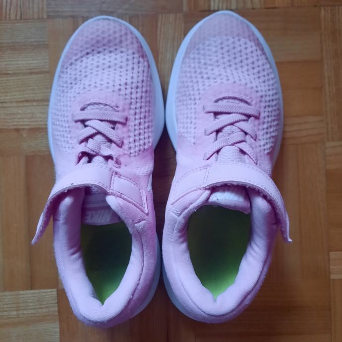 Nike 33,5 dekliški pastelno roza