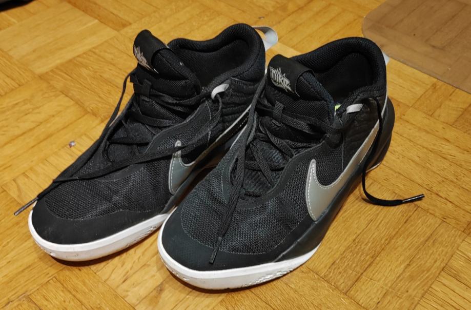 Nike košarkaške copate št. 37,5